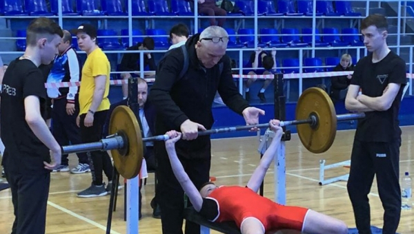 Воспитанники Валерия Словцова на областных соревнованиях по пауэрлифтингу